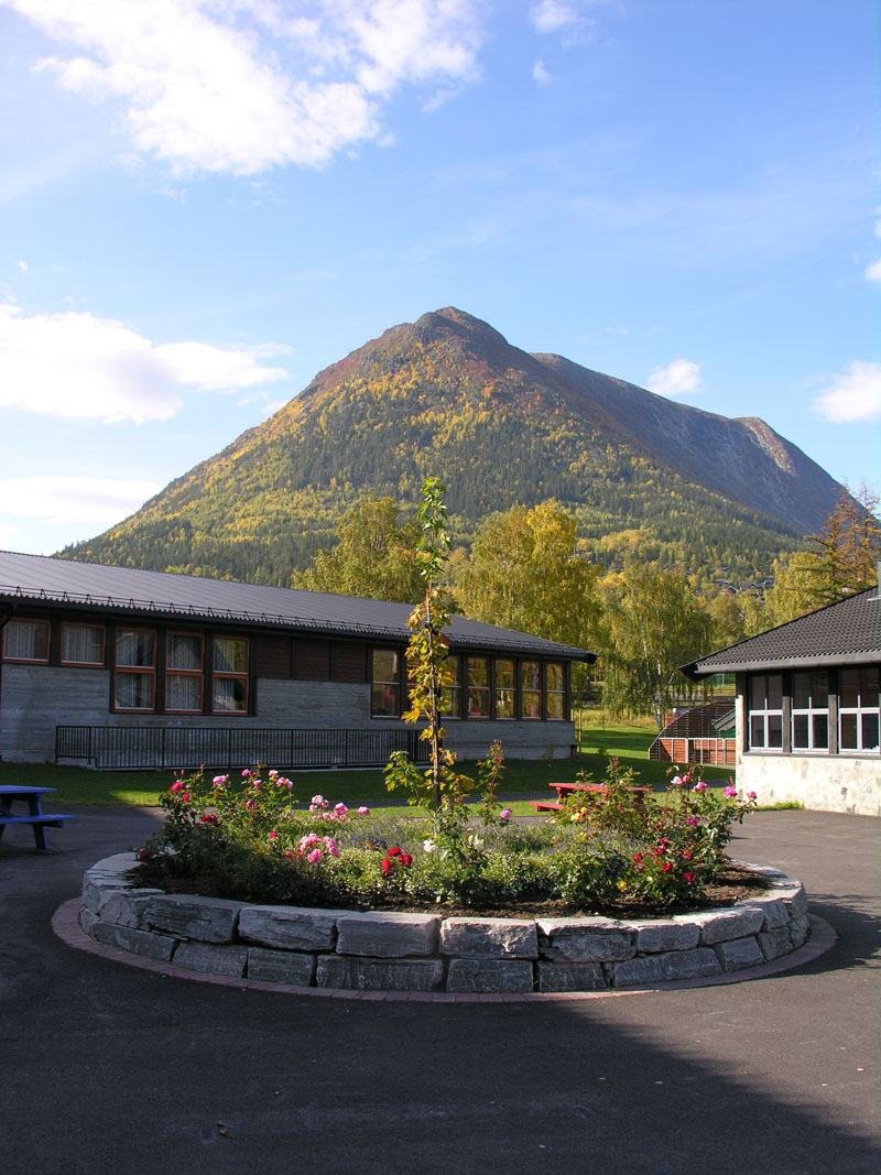 Lom ungdomsskule