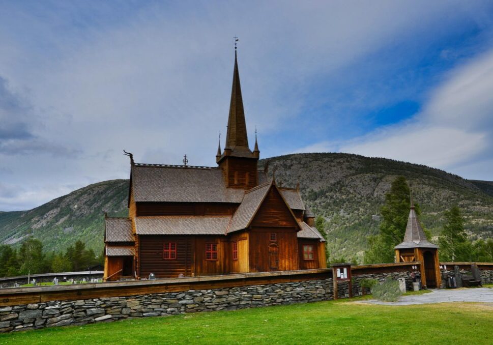 Fotografi av Lom stavkyrkje